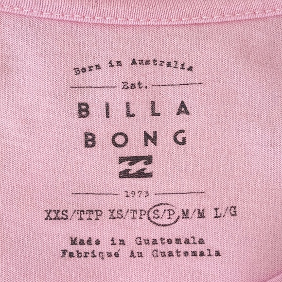 Billabong "Cropped T-shirt in Pink Hawaiian Flowers" - Picture 2 of 4